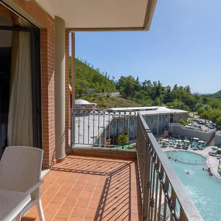 Terme Capasso 4* كونتورسي