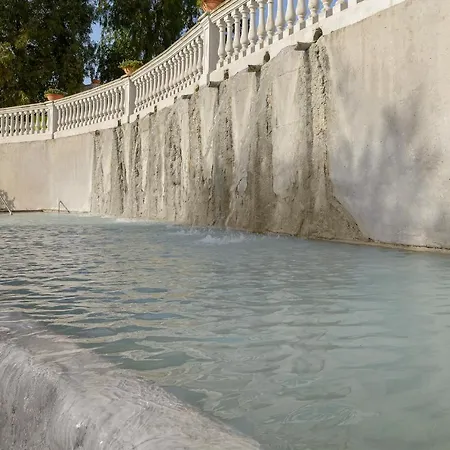 Terme Capasso كونتورسي