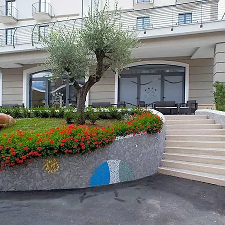 فندق Terme Capasso كونتورسي